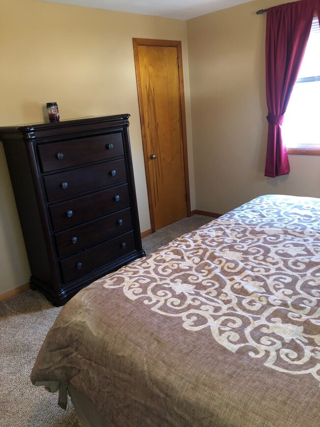 Building Photo - Beautiful 3 Bedroom Home For Rent in Millcreek!