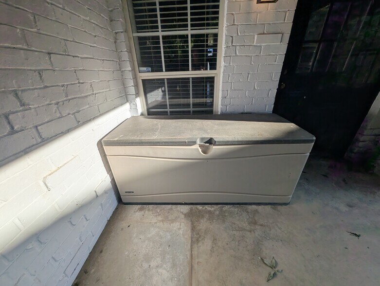 Outside storage - 8701 NW 116th St