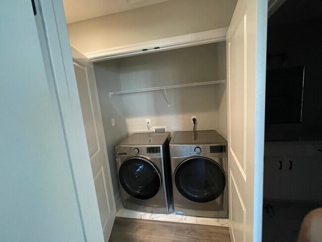 Building Photo - 1054 Brownstone Ln