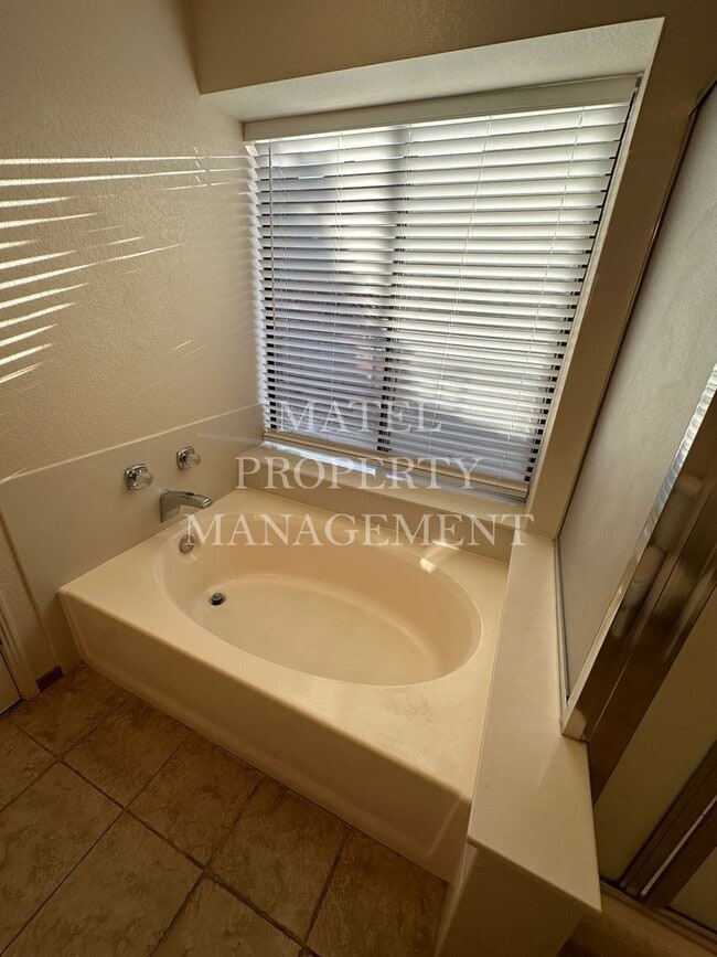 Building Photo - Move in Special see Ad