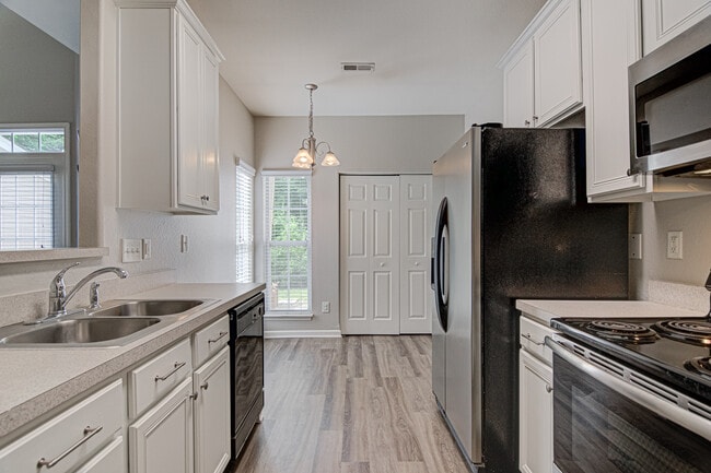 Building Photo - 5972 Hollow Wood Ct