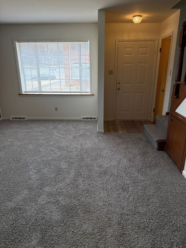 Building Photo - 2 Bedroom End Unit with New Flooring, Appliances & Fresh Paint!