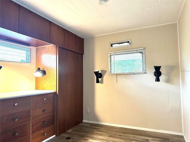 Building Photo - 16 Hill St