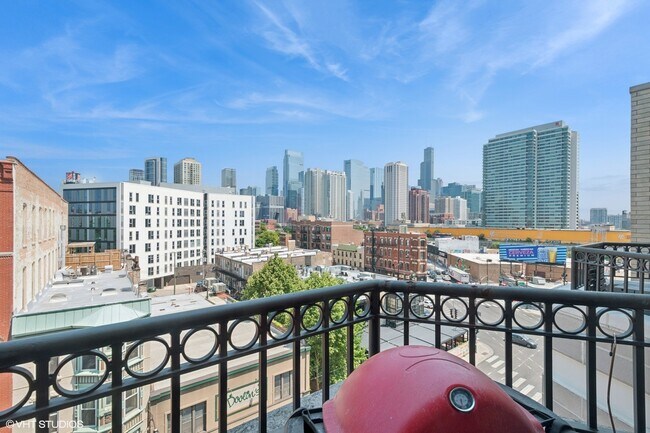 Building Photo - 520 N Halsted St
