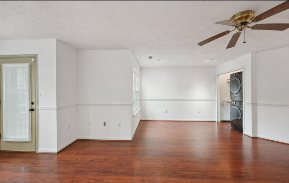 Building Photo - 7813 Flager Cir