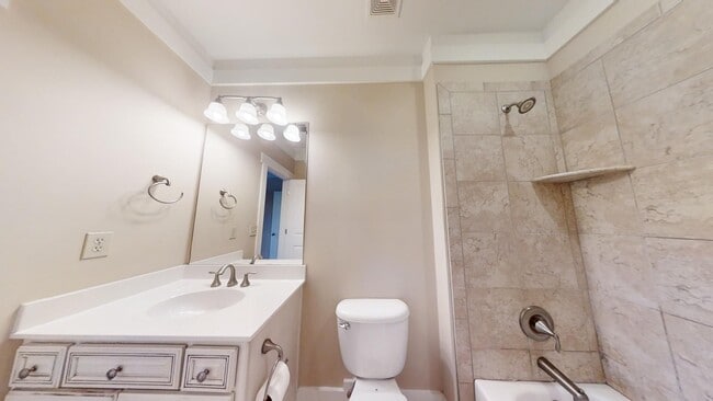 Building Photo - Three Story Townhome Rosemary Gate