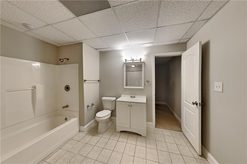 Building Photo - 3930 Summit Gate Dr