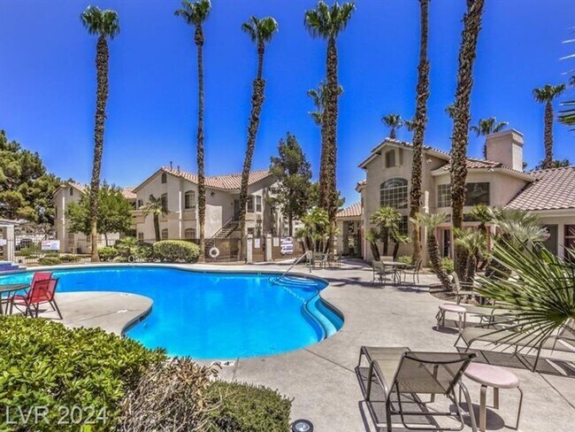 Building Photo - GREEN VALLEY 1ST FLOOR UNIT WITH ATTACHED ...