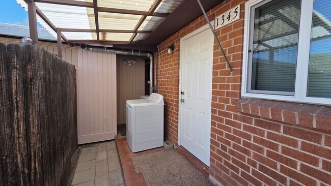 Building Photo - Recently Remodeled Gem! Steps Away from U of A Main Campus!