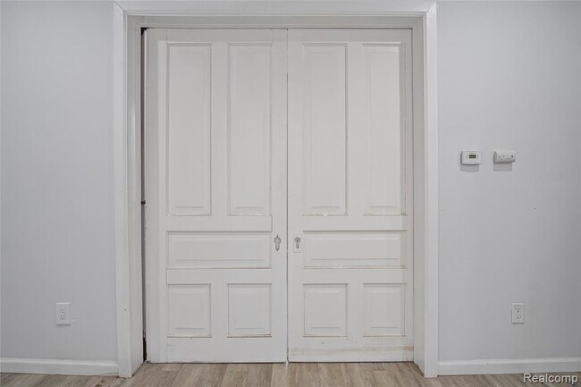 Building Photo - 671 Clairmount Ave