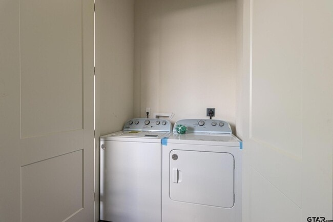 Building Photo - 540 W Erwin St