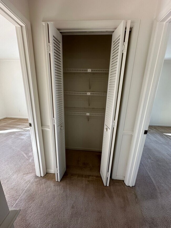 Building Photo - Located in Close Proximity to City Center.