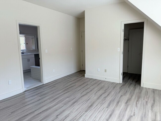 Building Photo - 115 Montoya Dr