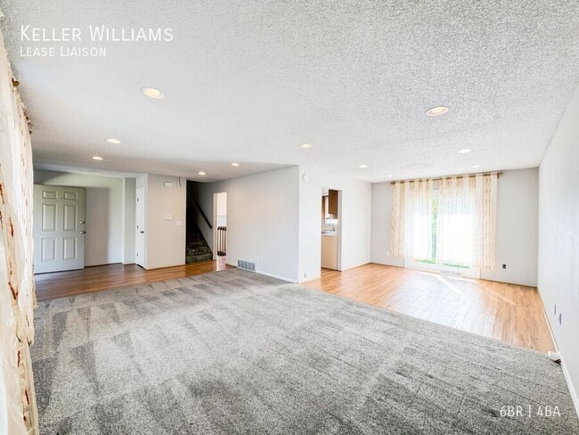 Building Photo - 6990 Snowbird Dr