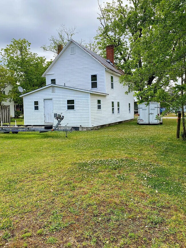 Building Photo - 509 Academy St