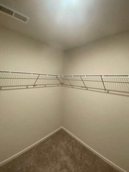 Building Photo - 427 Silo Ct