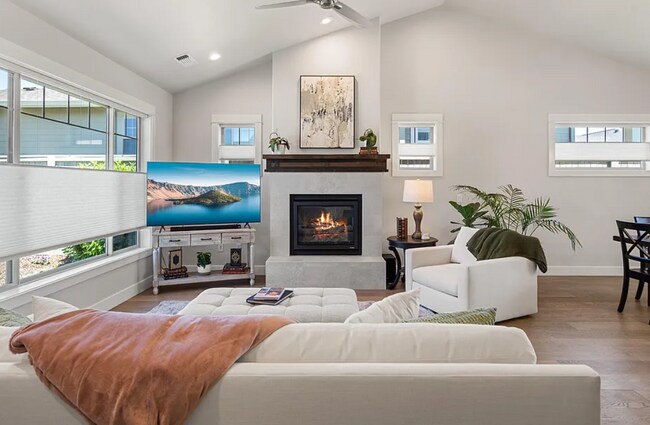 Building Photo - 3952 Arizona Dr