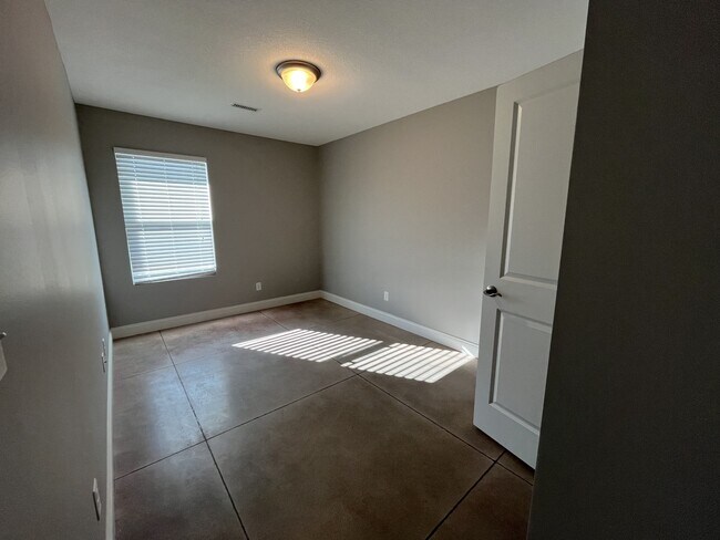 Building Photo - 5326 Hillside136