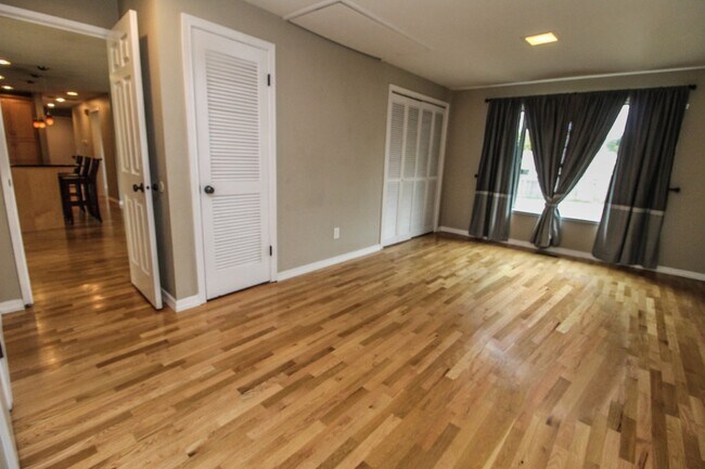 Building Photo - Coming Soon! Very well maintained home wit...