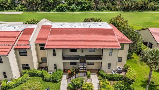 Building Photo - 8535 Casa Del Lago