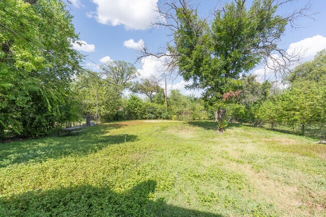 Building Photo - 7722 Pinebrook Dr