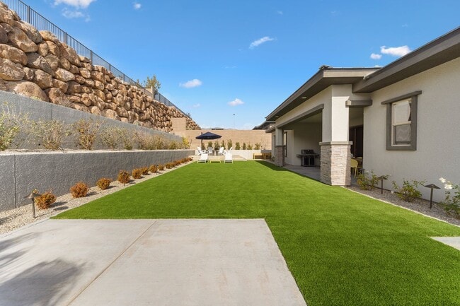 Building Photo - Modern Elegance in Scots Pine – 5-Bedroom Luxury Residence in West Summerlin