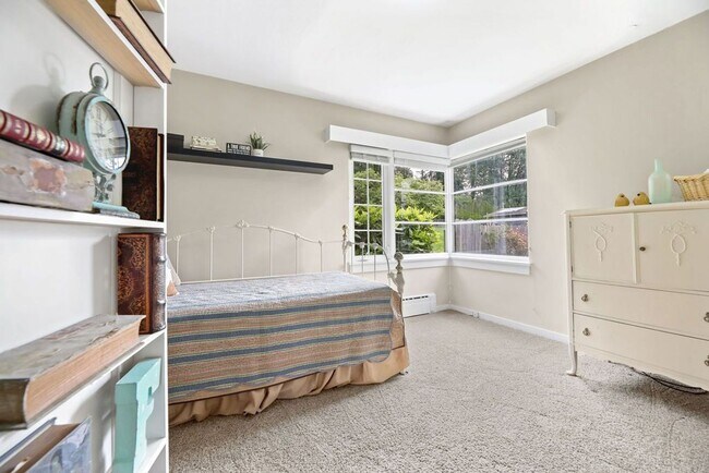 Building Photo - Snohomish Timeless Classic Rental Home