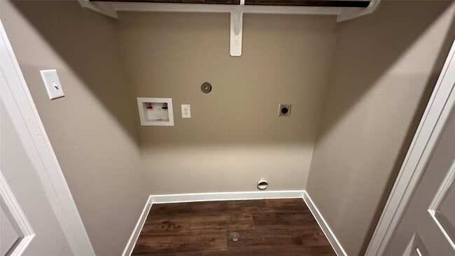 Building Photo - 9820 Grosbeak Ln