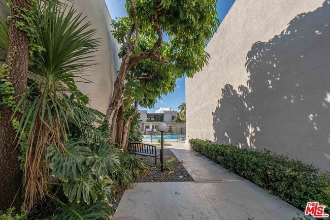 Building Photo - 28 S Sepulveda Blvd