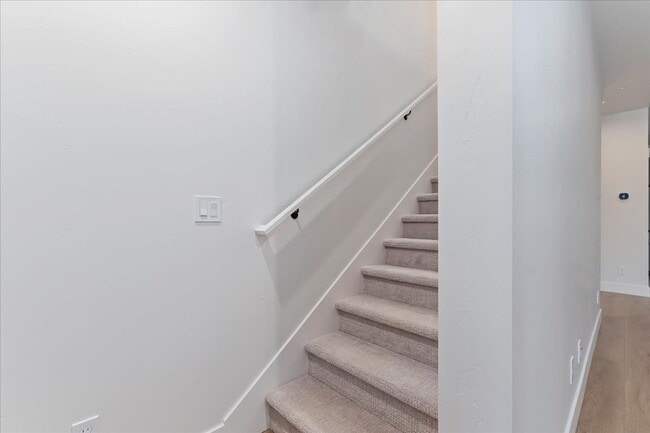 Building Photo - BRAND NEW 3 bed 3.5 bath townhouse