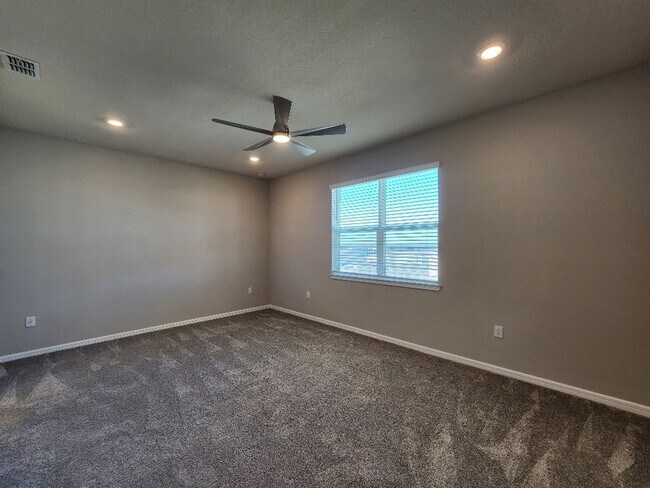 Building Photo - Gorgeous 3-Bedroom, 2-Bathroom Home in Cle...