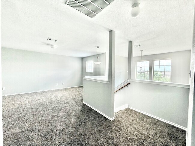 Building Photo - 251 Cyrus St