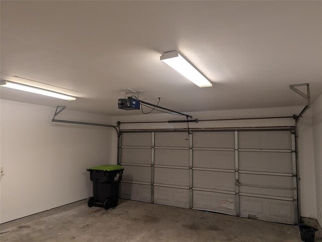 Building Photo - 22031 Silverfield Park Ln