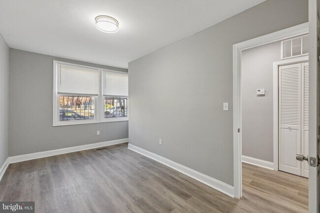 Building Photo - 405 34th St SE