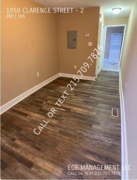 Building Photo - 1950 Clarence St