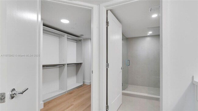 Building Photo - 555 NE 34th St