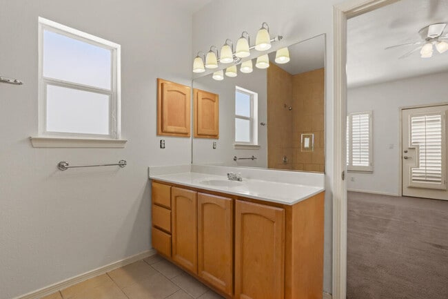 Building Photo - 561 Green Village Ct