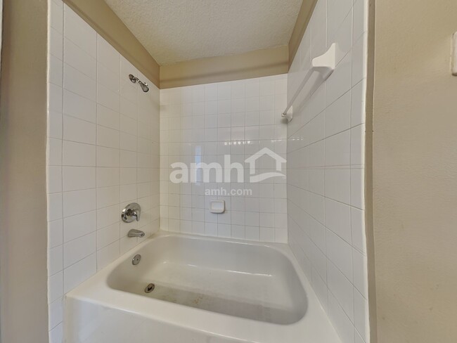 Building Photo - 8837 Royal Enclave Blvd