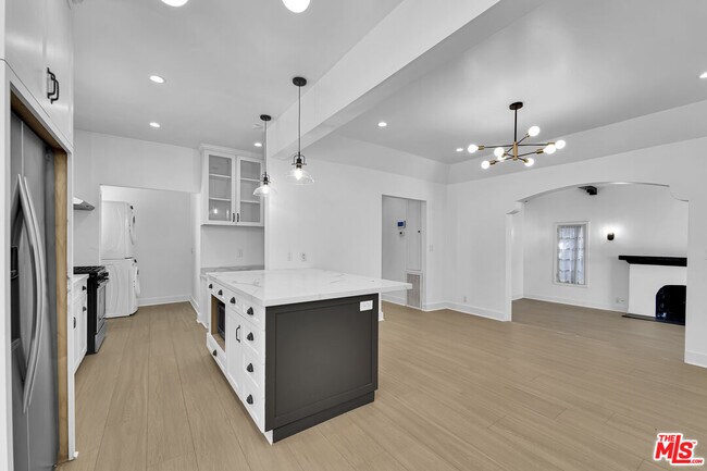 Building Photo - 918 N Genesee Ave