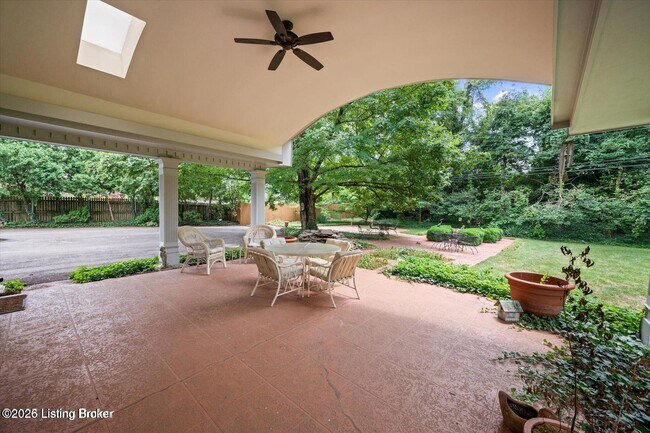 Building Photo - 2102 Northfield Dr