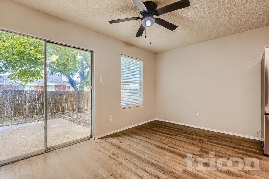 Building Photo - 4877 Trail Hollow Dr