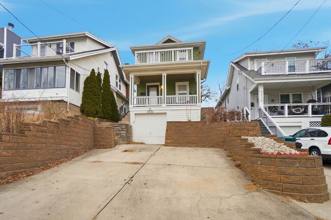 Building Photo - 2 Bed 2 Bath in Oakley!