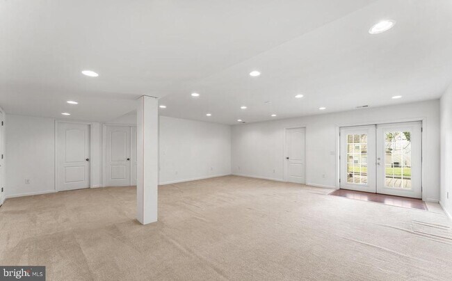 Building Photo - 575 Hunters Rd