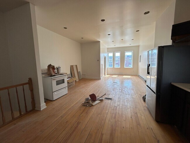 Building Photo - 2823 W Girard Ave