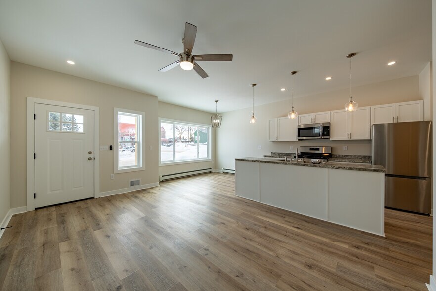 Building Photo - 412 W Baraga Ave