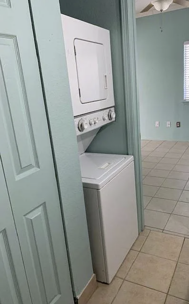 Washer & Dryer - 3121 Sondra Dr