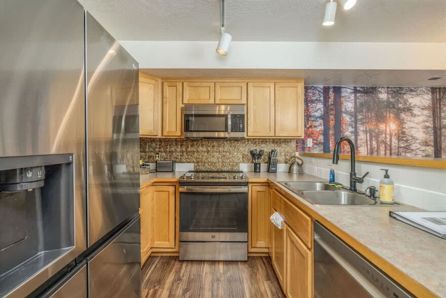 Building Photo - 574 Hydra Pl