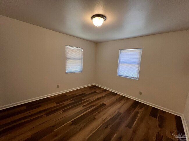 Building Photo - 6791 Vivian Dr