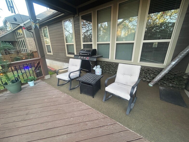 Building Photo - 724 Decathlon St