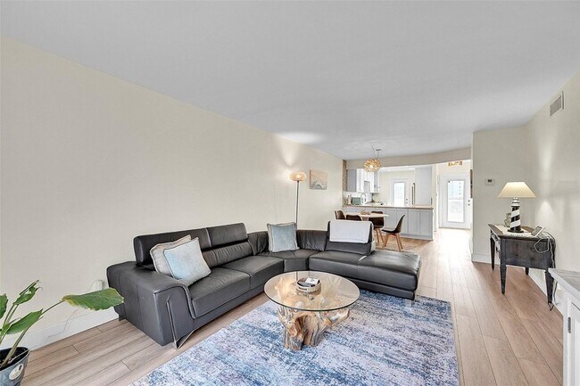 Building Photo - 2731 NE 14th Street Causeway